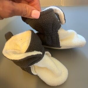 Fleece baby booties